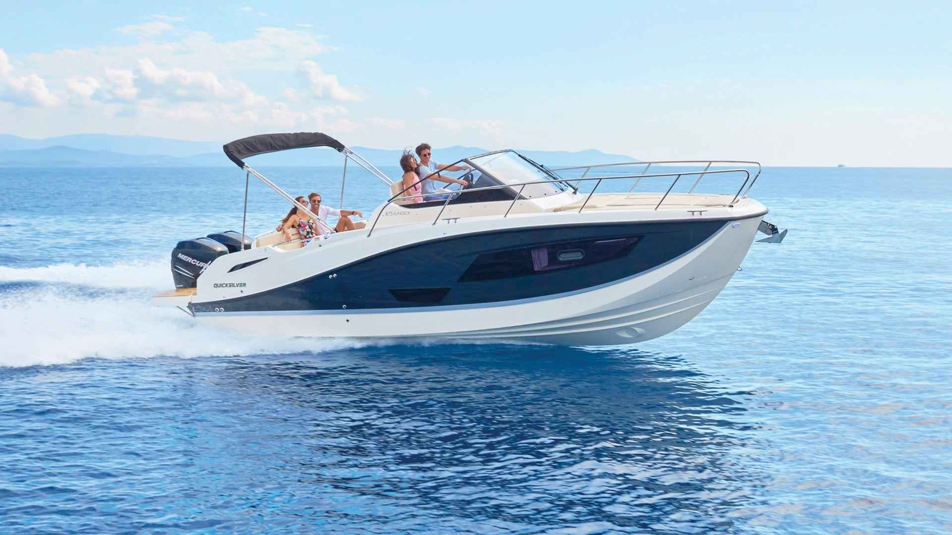 Quicksilver-875-Sundeck-External-1_4_11zon